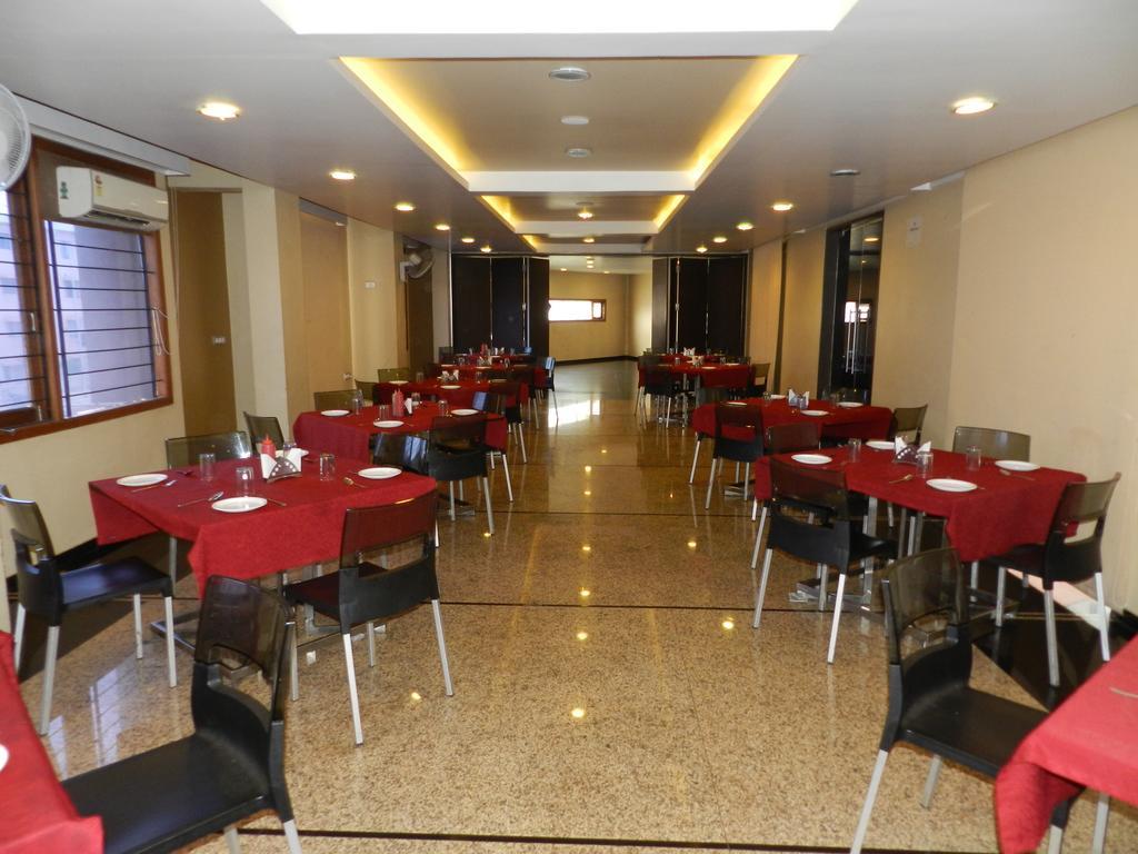 Hotel Rock Regency Toranagallu Eksteriør bilde
