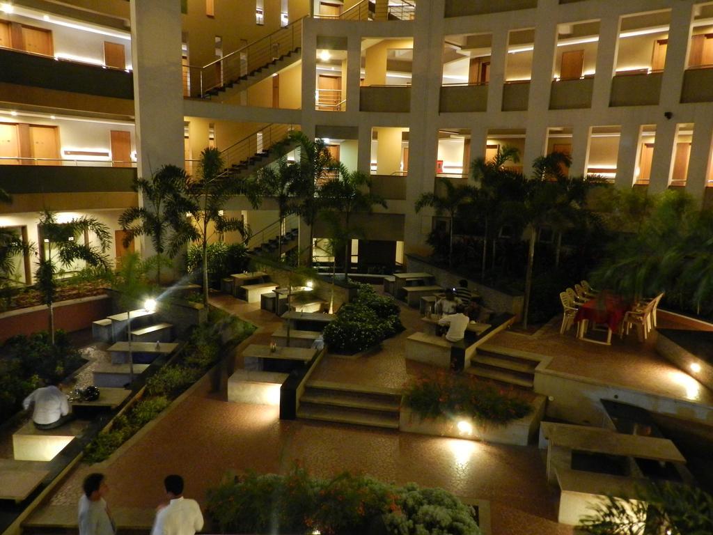 Hotel Rock Regency Toranagallu Eksteriør bilde
