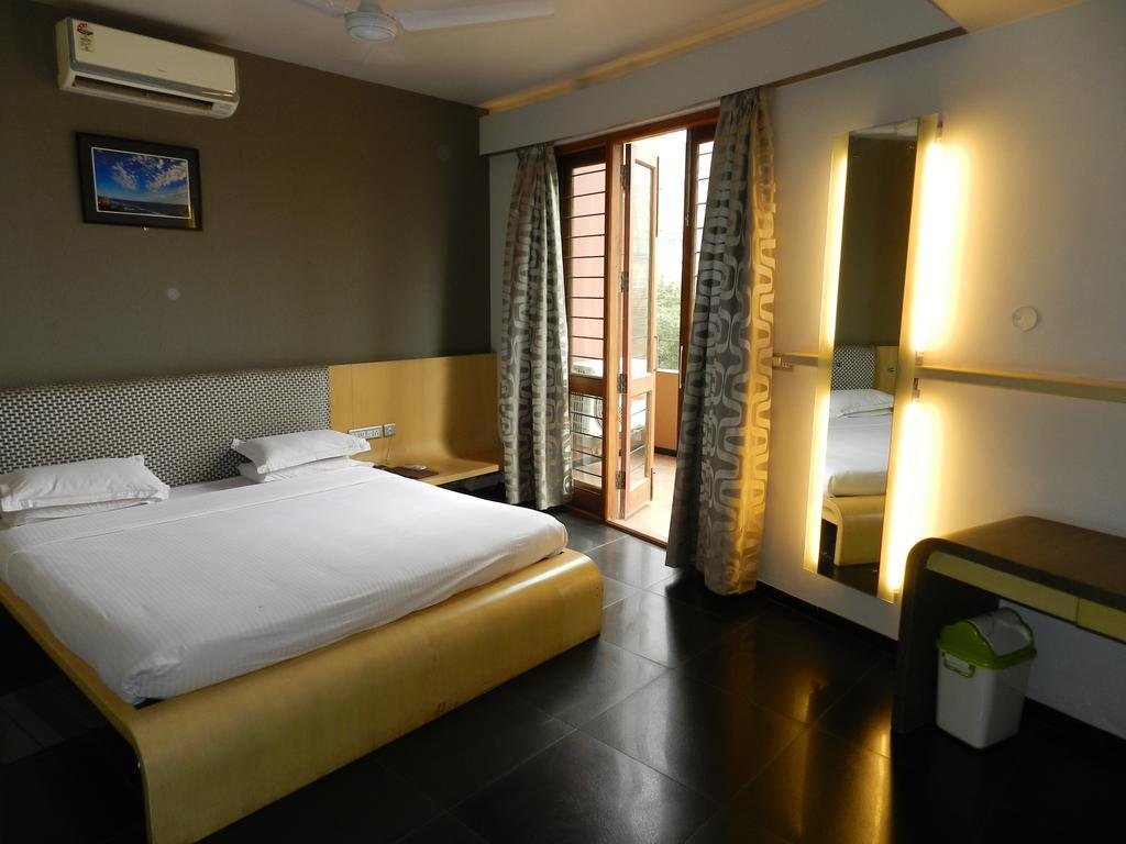 Hotel Rock Regency Toranagallu Rom bilde