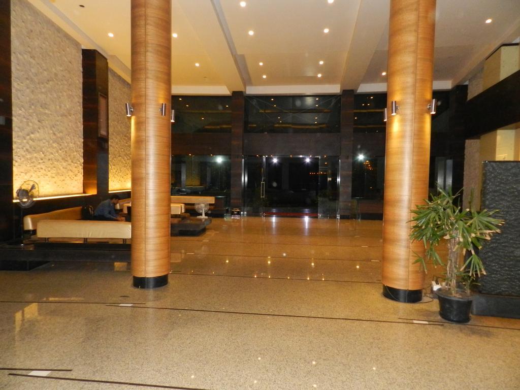 Hotel Rock Regency Toranagallu Eksteriør bilde