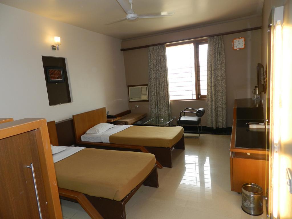 Hotel Rock Regency Toranagallu Eksteriør bilde