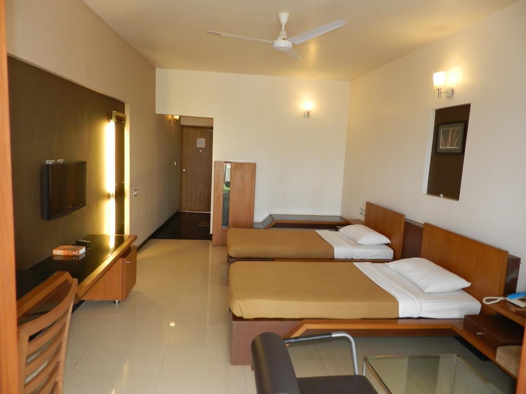 Hotel Rock Regency Toranagallu Eksteriør bilde