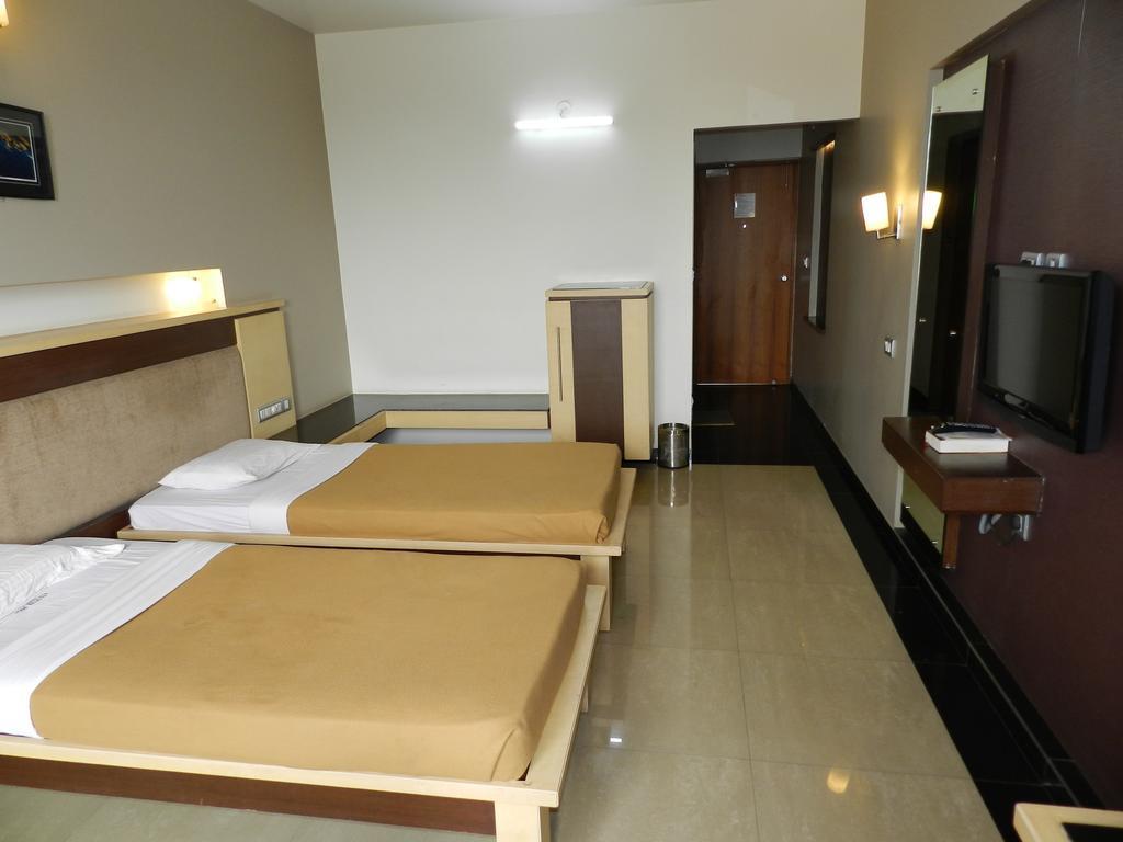 Hotel Rock Regency Toranagallu Eksteriør bilde