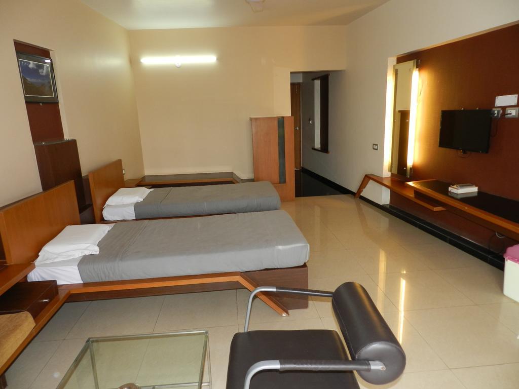 Hotel Rock Regency Toranagallu Eksteriør bilde